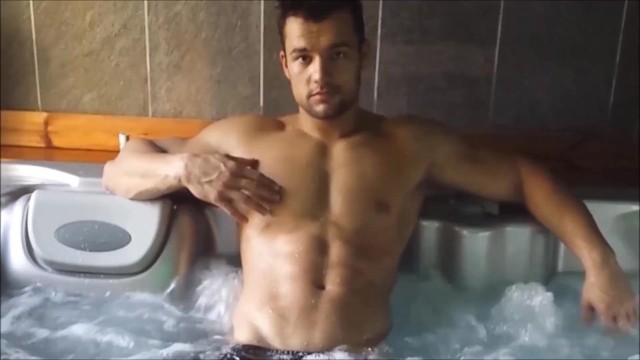 Hot Fighter Raul - Steamy Fighter Raul Jacuzzi Flexing